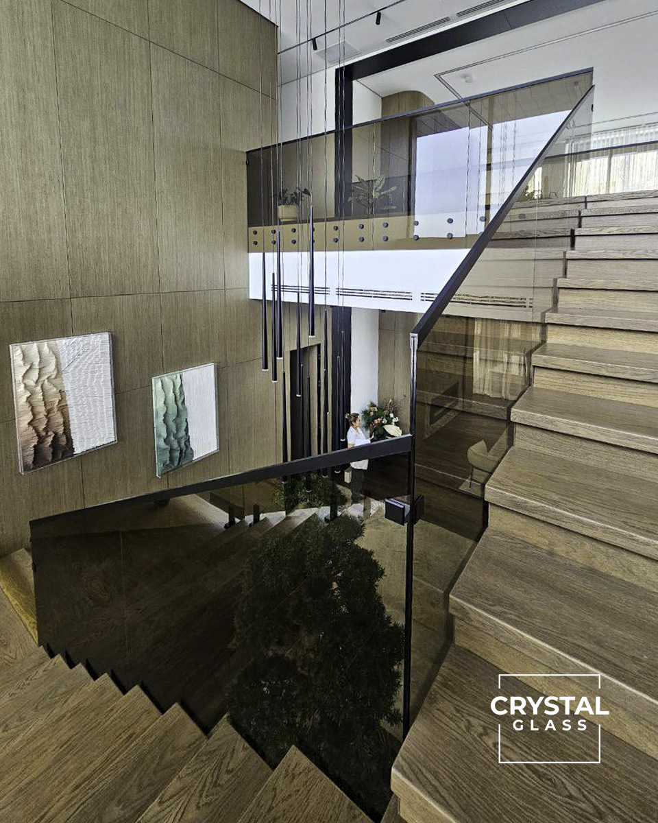 Лестничное ограждение из стекла бронза